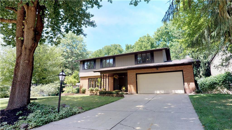 2406 Laurel Valley Dr, Akron, Ohio